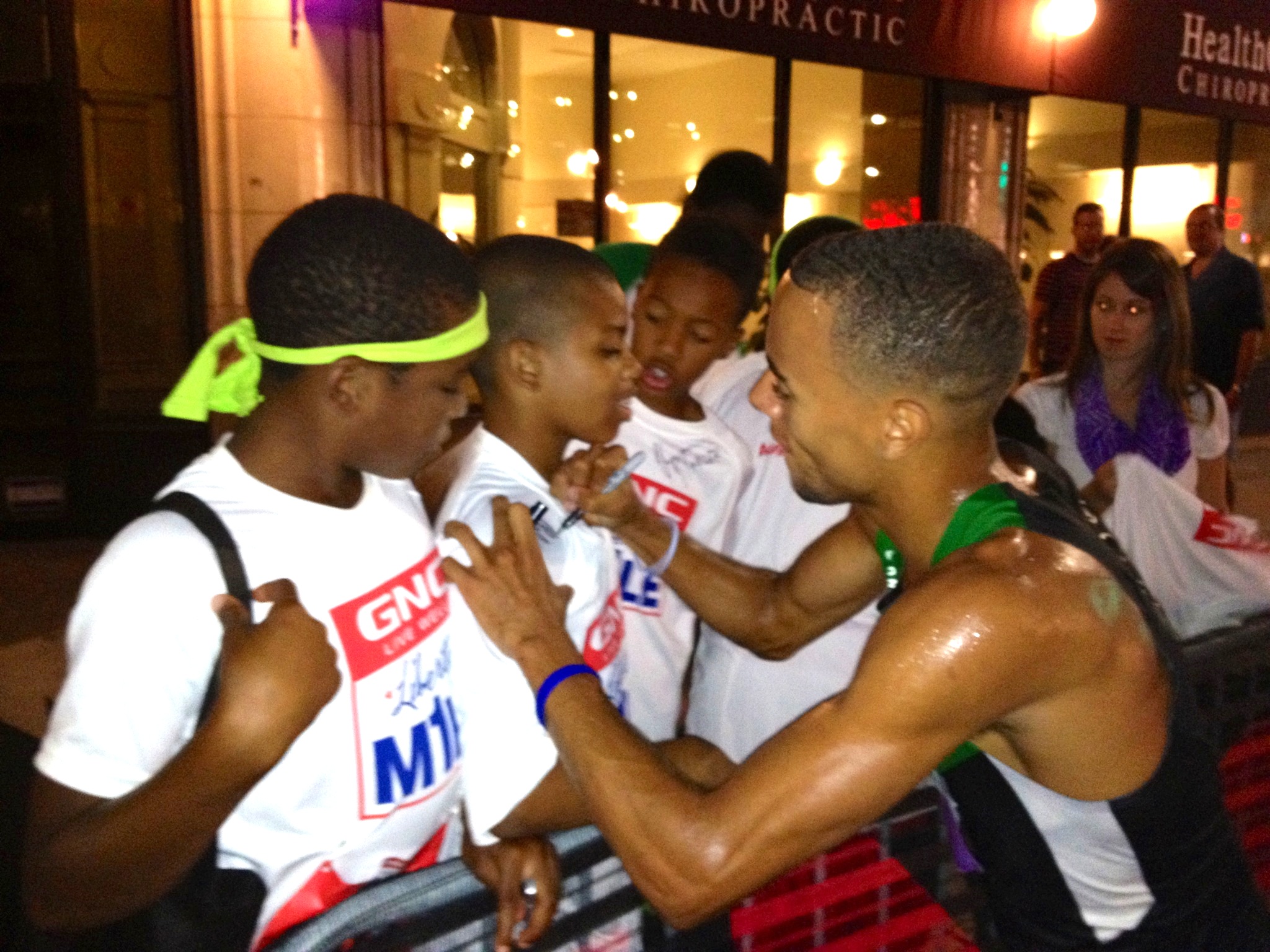 McNamara spent much of the week with the Pittsburgh community and Liberty Mile supported youth programs. Post race his new fans welcomed his autograph.