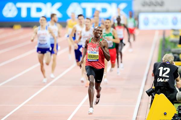 Timothy Cheruiyot Crushes Field To Capture 1500m World Title News Bring Back The Mile